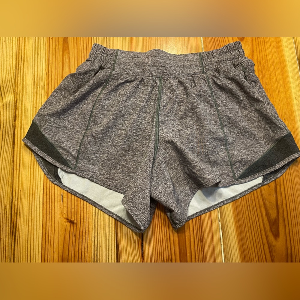 Lululemon hotty hot size 4 gray 4” inseam